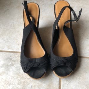 Le chateau wedges